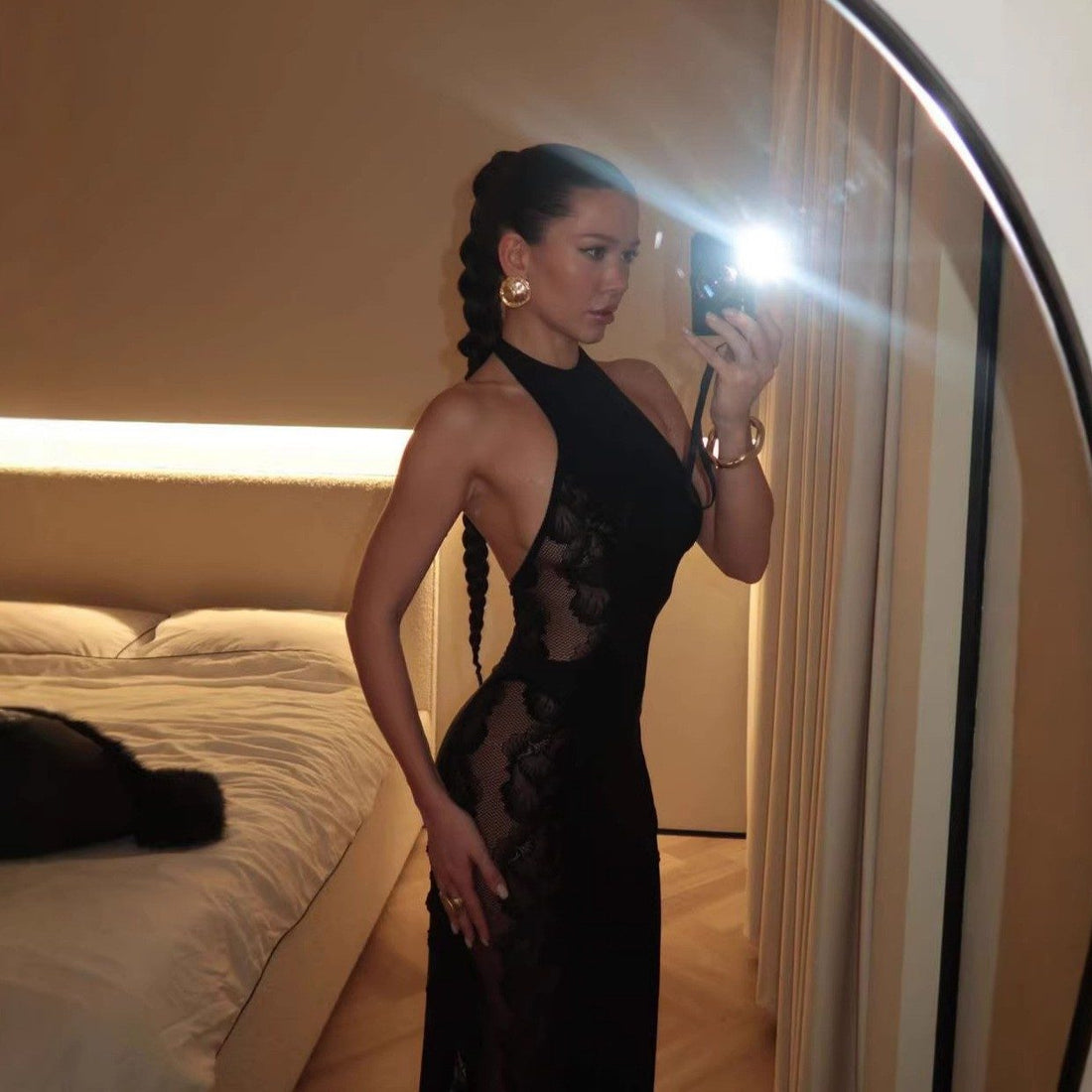 Maxi vestido de encaje con cuello halter