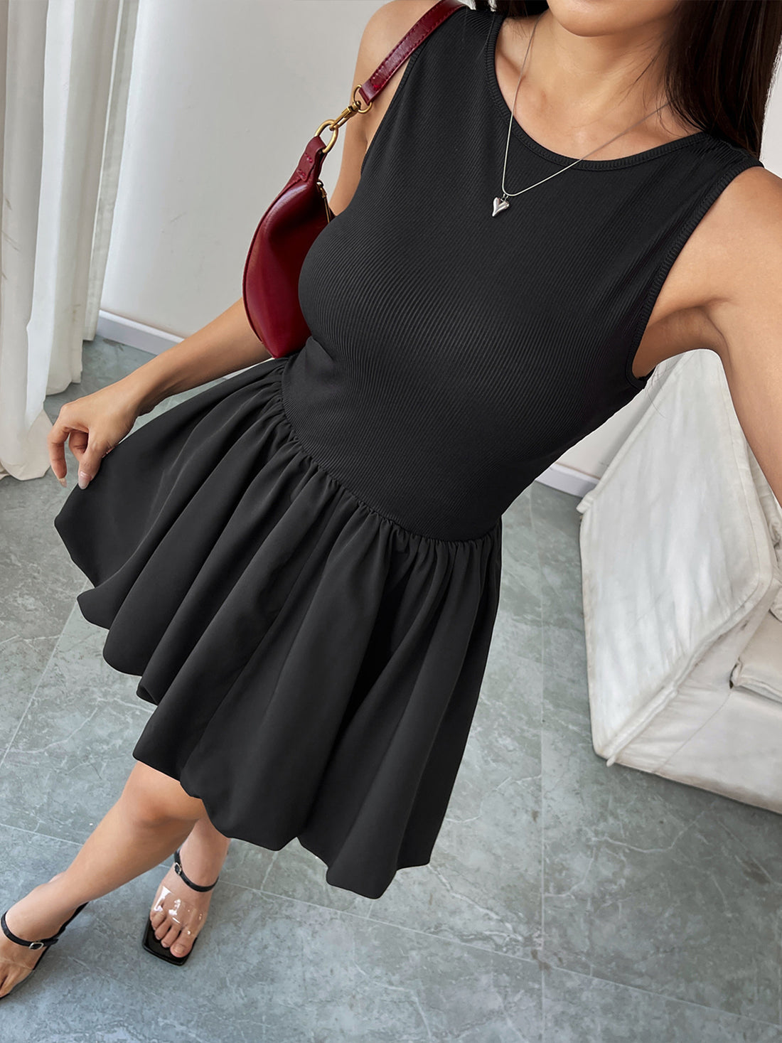 Vestido corto estilo skater plisado