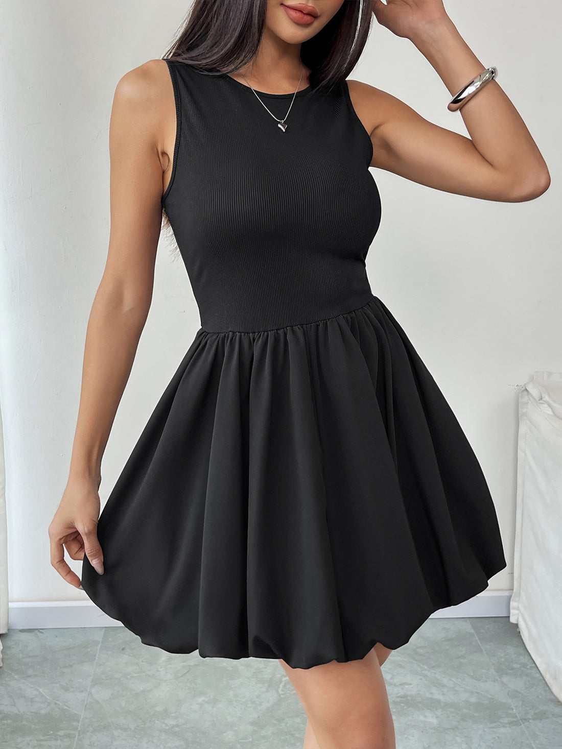 Vestido corto estilo skater plisado