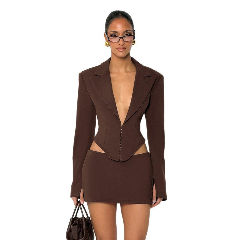 Set aus Blazer mit Cut-outs und Minirock