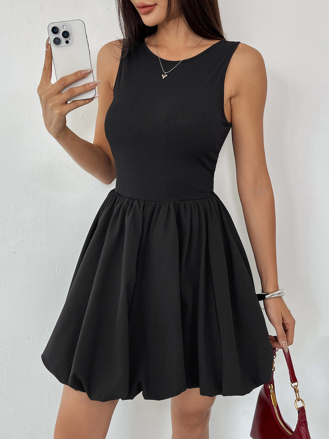 Vestido corto estilo skater plisado