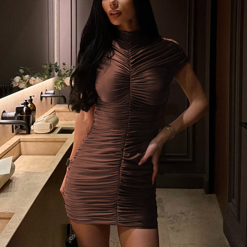Vestido corto con mangas casquillo y detalle fruncido