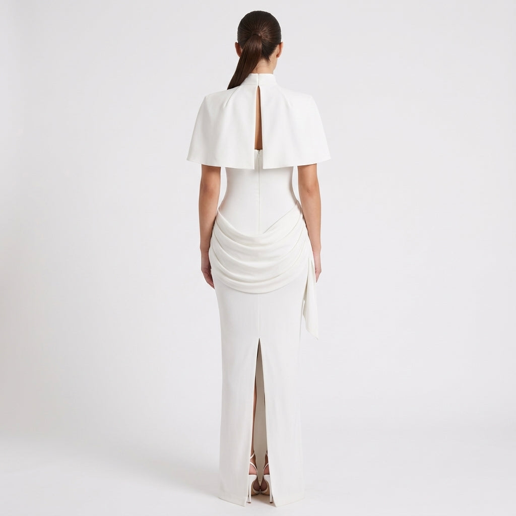 Conjunto de capa y vestido blancos