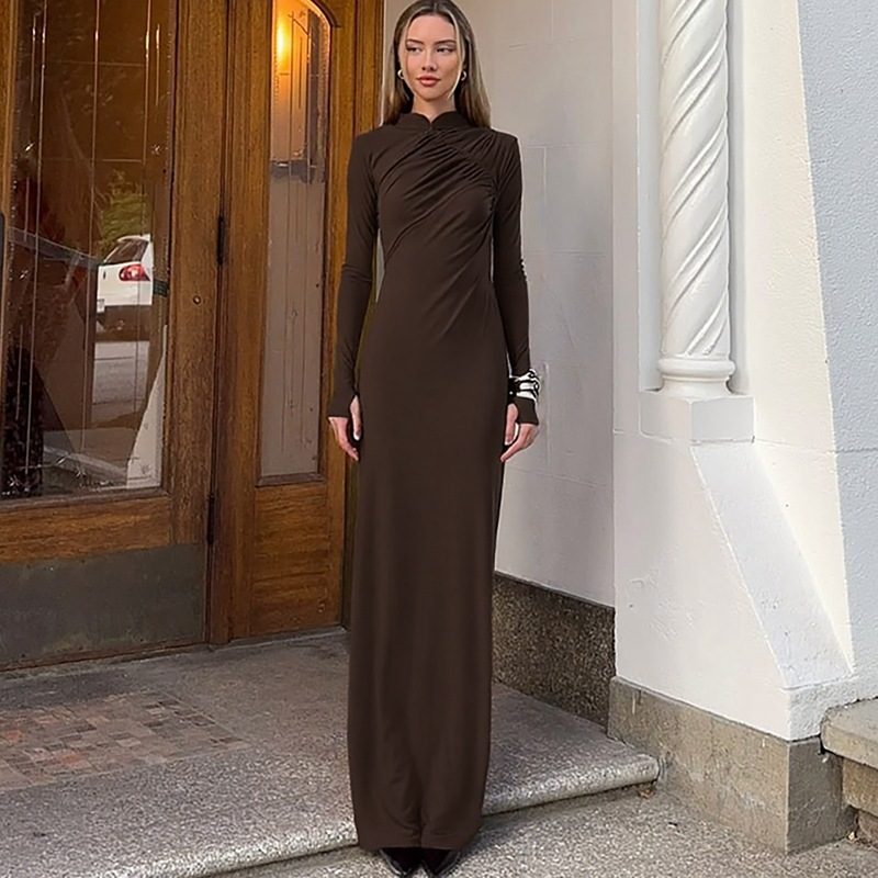 Schokoladenbraunes Maxikleid mit Stehkragen