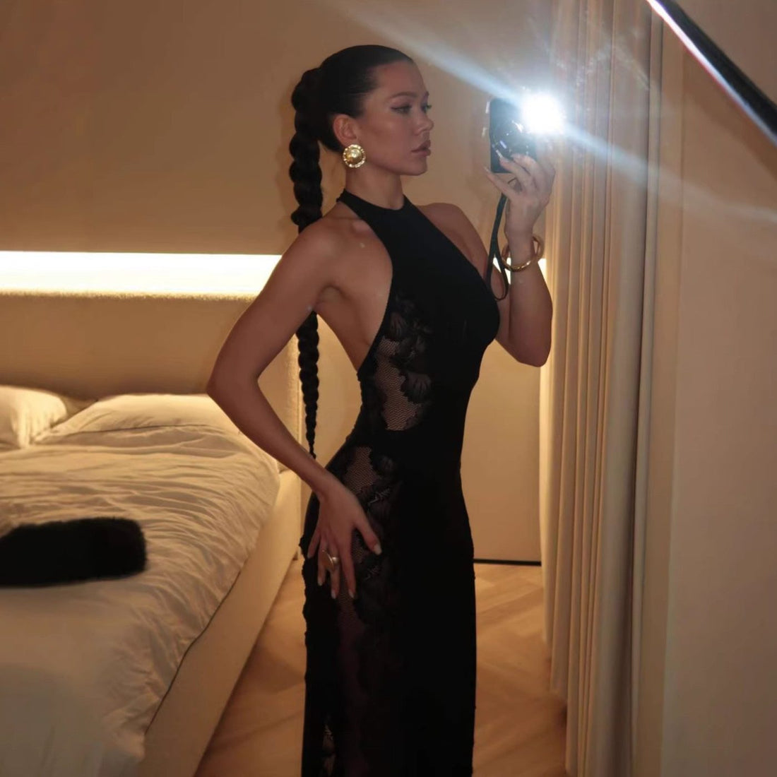 Maxi vestido de encaje con cuello halter