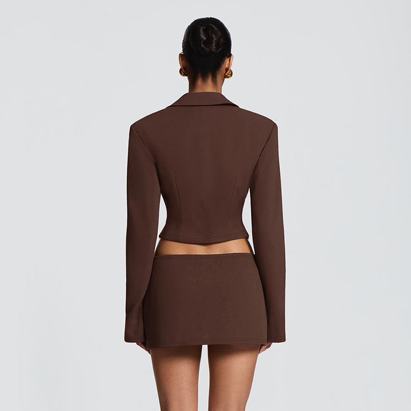 Set aus Blazer mit Cut-outs und Minirock