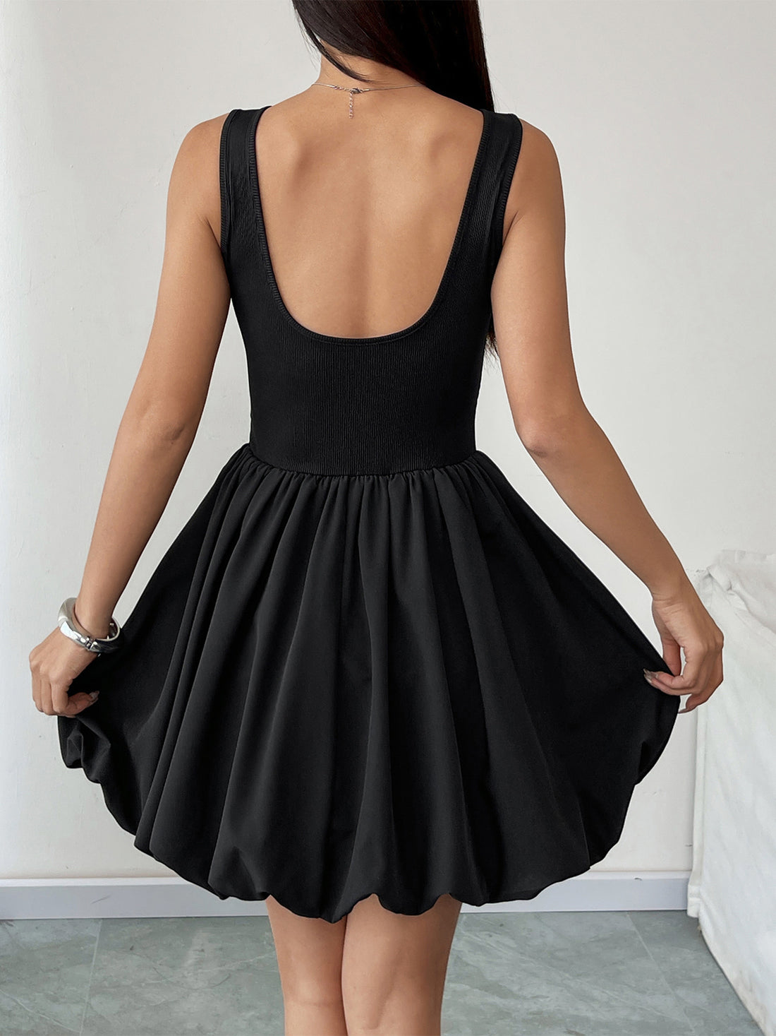 Vestido corto estilo skater plisado