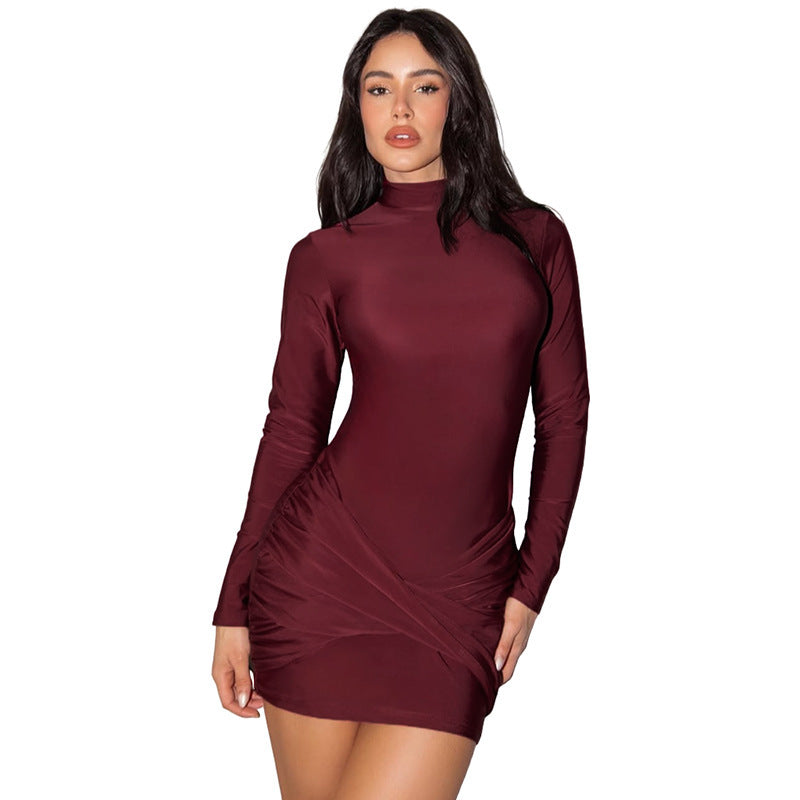 Kurzes Kleid mit Rollkragen und Raffung