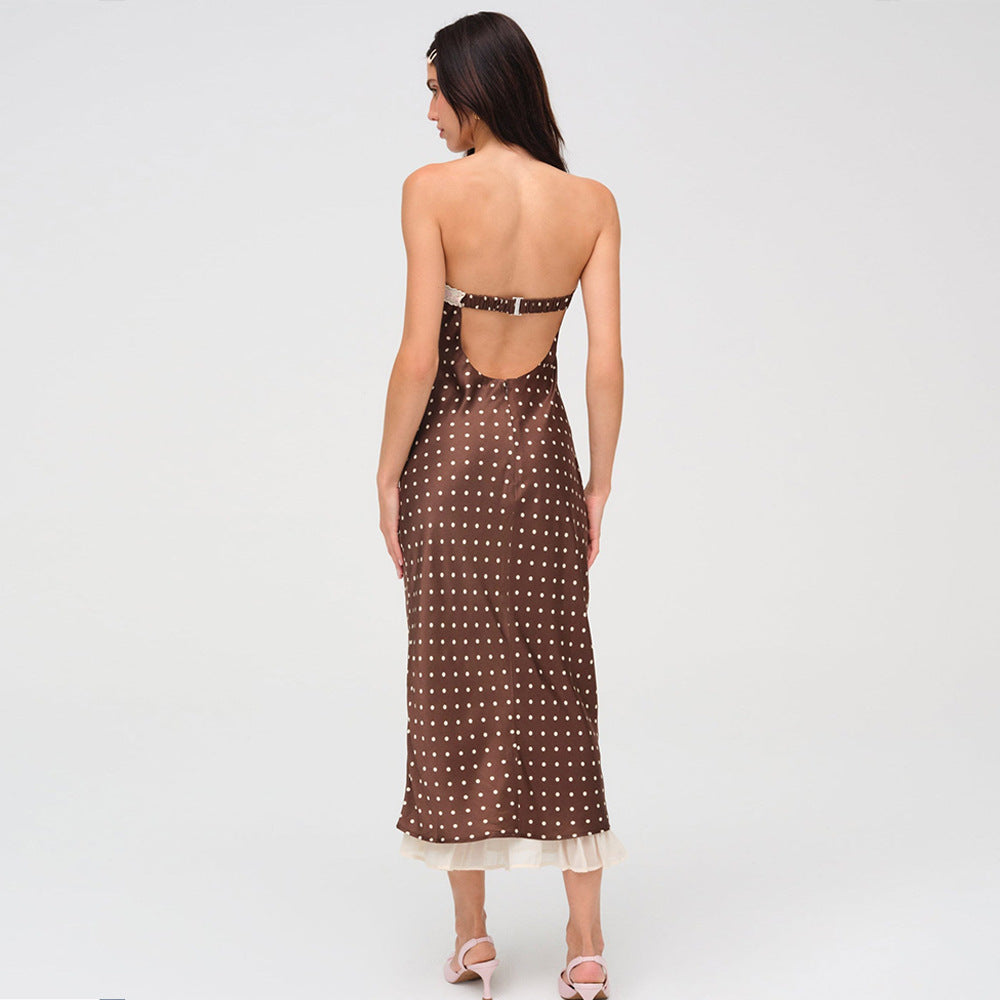 Gepunktetes trägerloses Midikleid