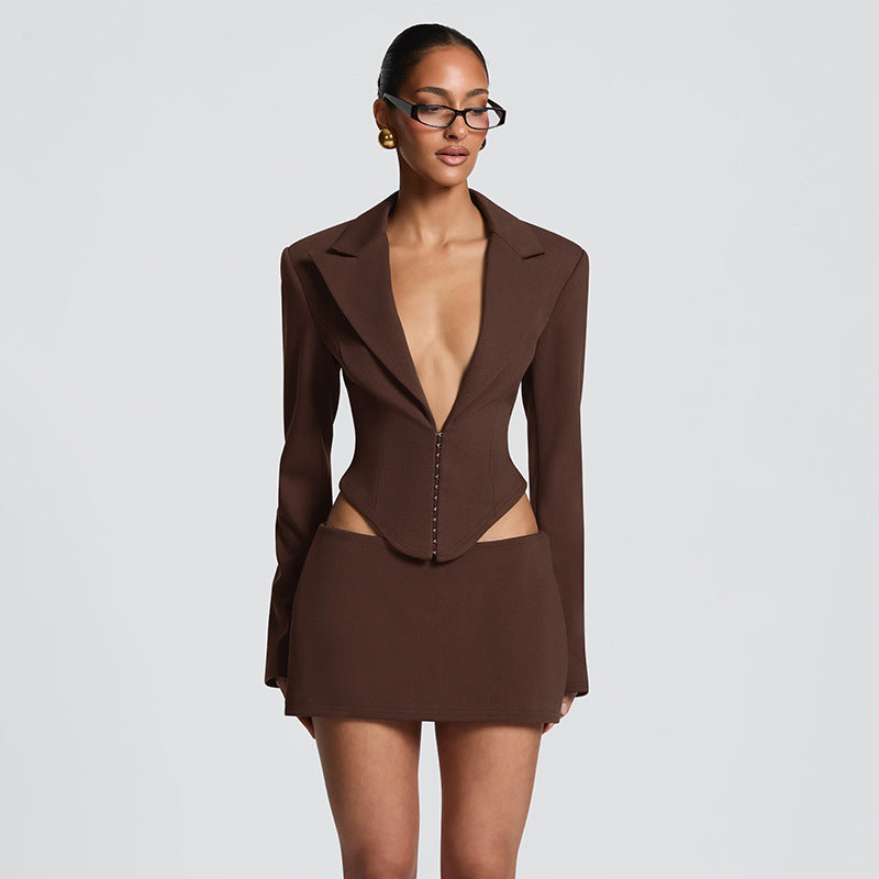 Set aus Blazer mit Cut-outs und Minirock